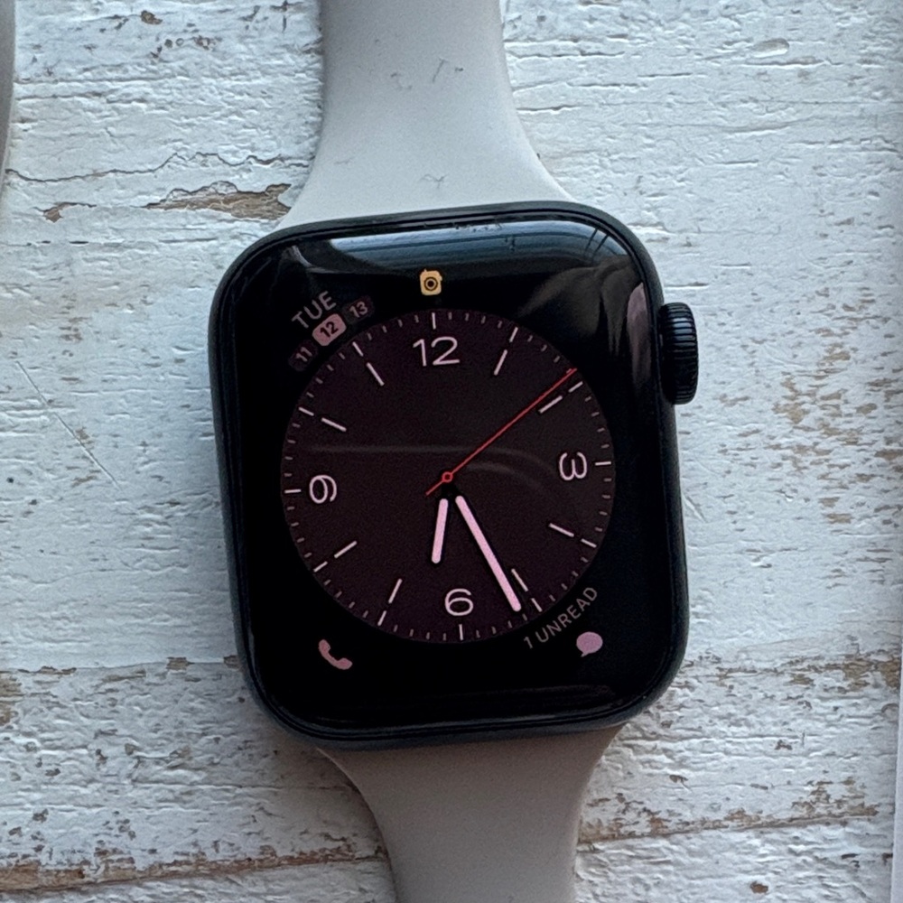 Apple Watch SE 40mm - Picture 2 of 12
